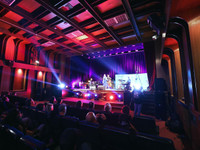 Sara Decker shoqëruar prej Jeroen Truyen në bateri, Jonathan Hofmeister në piano dhe Nicolai Amrehn në bas e veshën “Armatën” në natën e tretë të “Prishtina Jazz Festival” me ngjyrat e pafundme të jazzit bashkëkohor