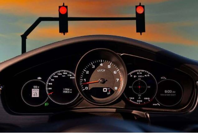 Porsche me teknologji që iu ndihmon shoferëve të mos e shkelin ligjin 