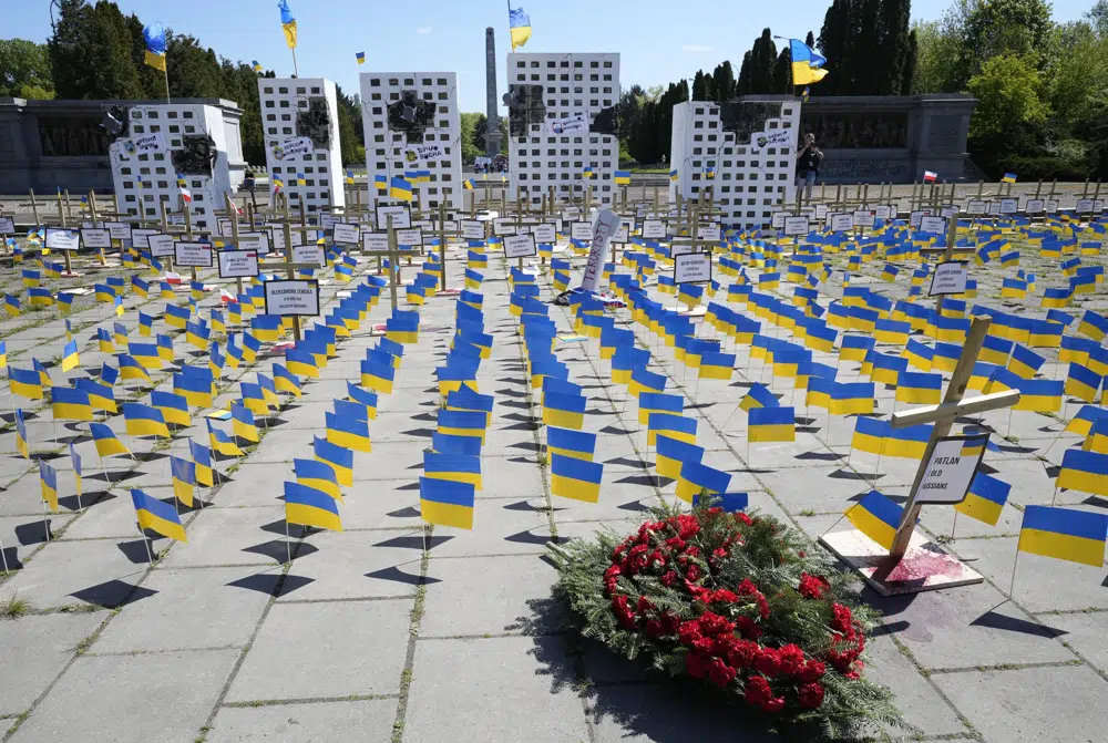 Qindra flamuj ukrainas ia bllokojnë rrugën ambasadorit rus