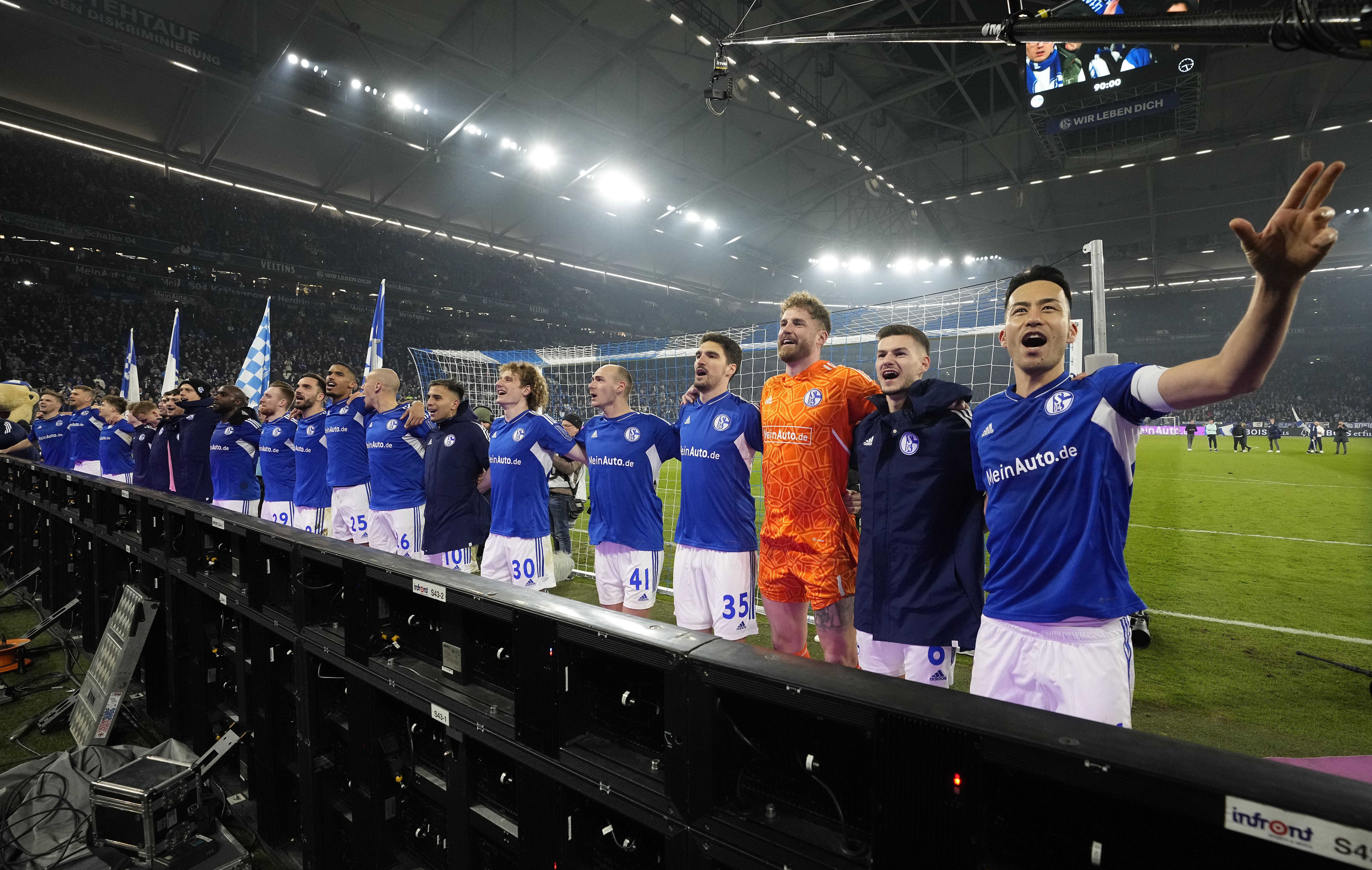 Përvoja e Yoshidas në Botëror, garanci për Schalken që nuk do të bjerë nga Bundesliga