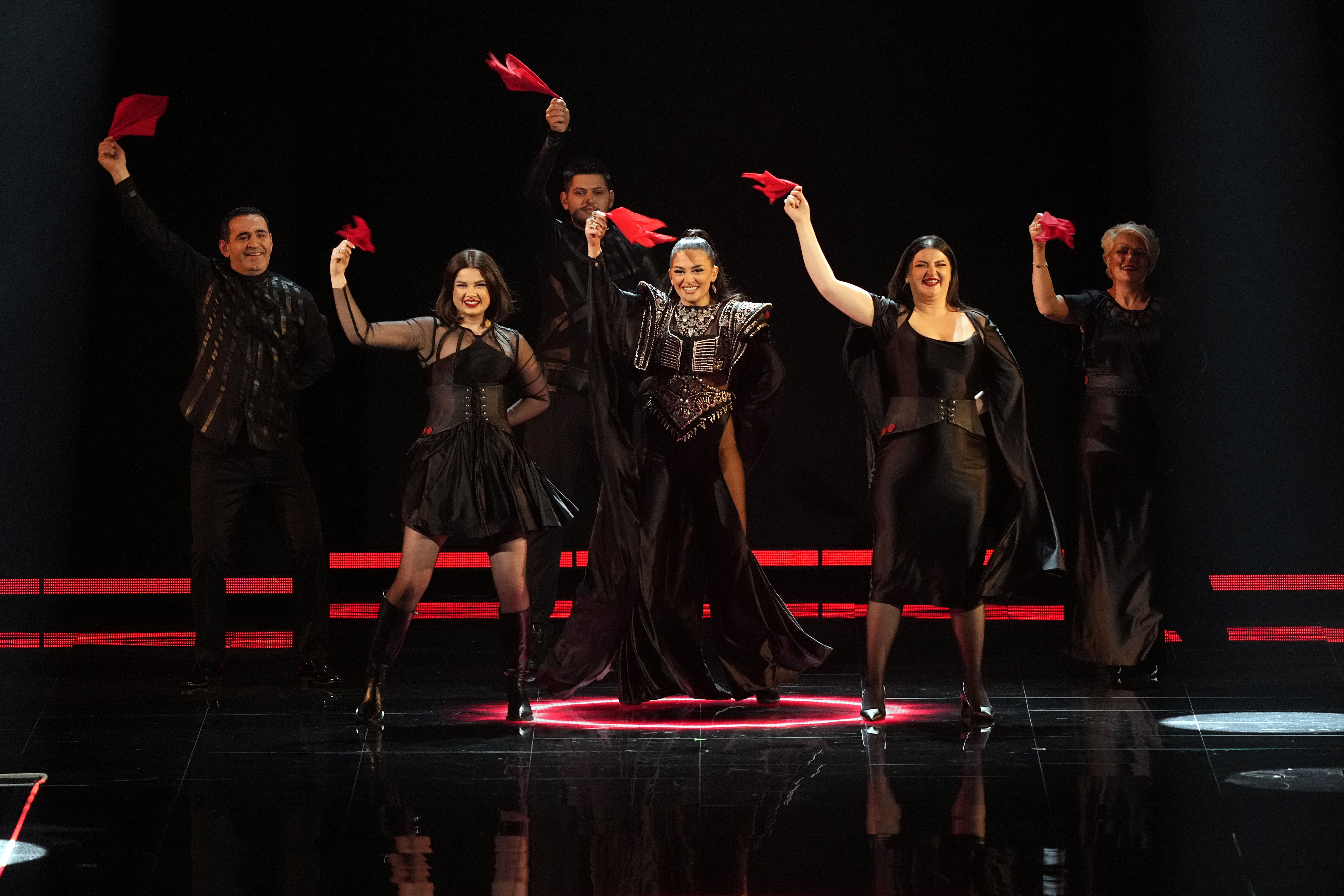 Albina Kelmendi dhe familja e saj “fituese” në rrjetet sociale të “Eurovisionit”