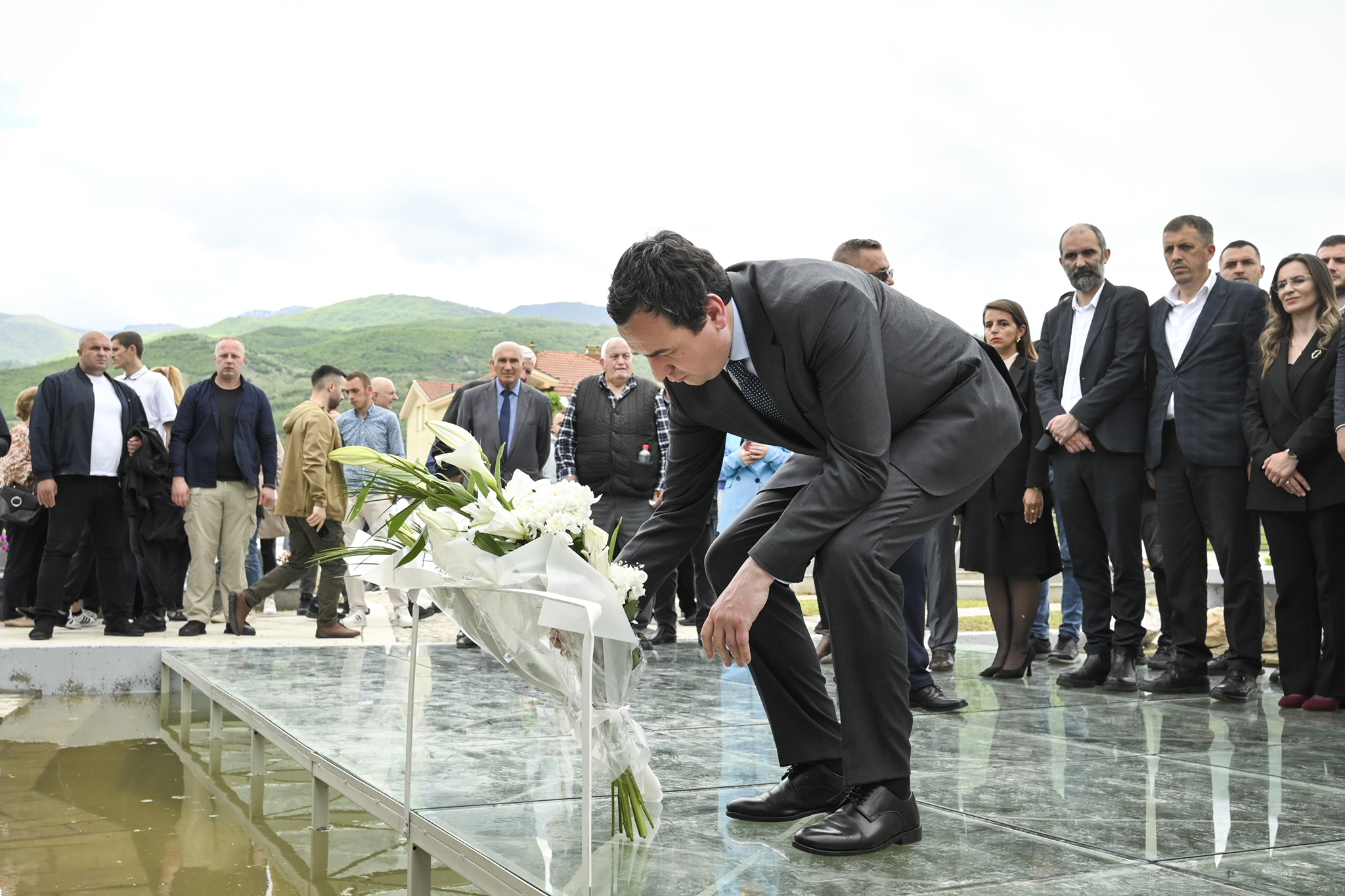 Kurti në Korishë: Shteti do të kujdeset maksimalisht për trashëgiminë e luftës në Kosovë