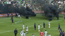 Tifozët ndërpresin ndeshjen Groningen-Ajax