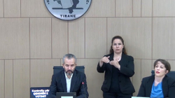 Incidente të ndryshme, probleme me votimin elektronik e hapje me vonesë të qendrave në Shqipëri
