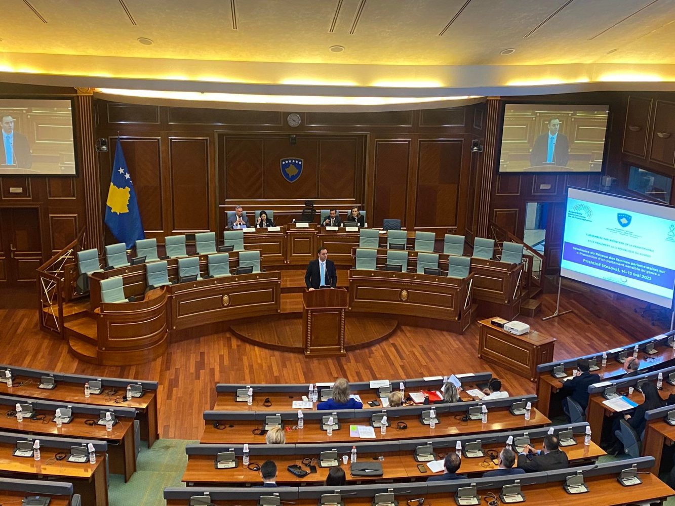 Konjufca në seminarin “Promovimi i një parlamenti me ndjeshmëri gjinore”: S’ka zhvillim pa barazi gjinore