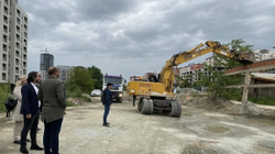 Nis largimi i shitësve ilegalë afër stacionit të trenit, Rama premton park