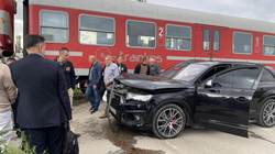 Katër të lënduar nga aksidenti mes trenit dhe veturës në Fushë-Kosovë