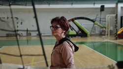 67-vjeçarja nga Mitrovica, trajnerja e volejbollit që nuk dorëzohet