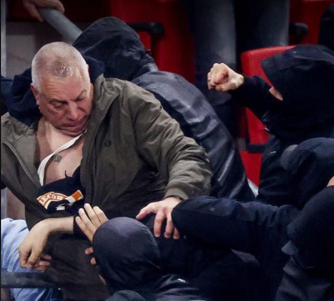 AZ Alkmaari kërkon falje për incidentin në tribuna