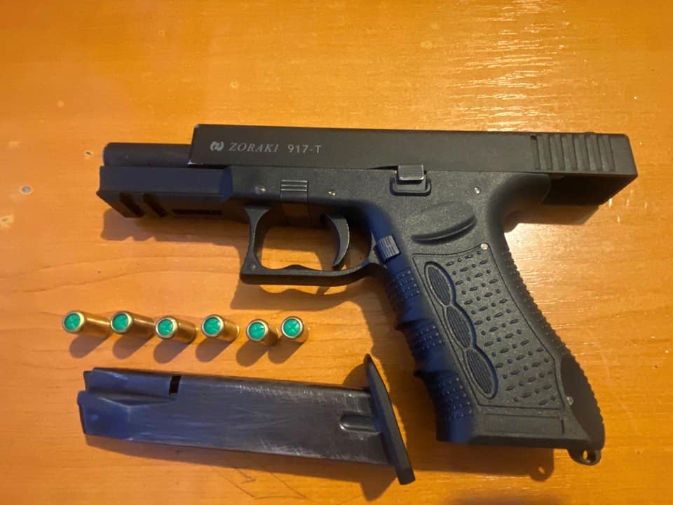 Disa të arrestuar në Prishtinë, sekuestrohen armë zjarri, thika e shkopinj druri