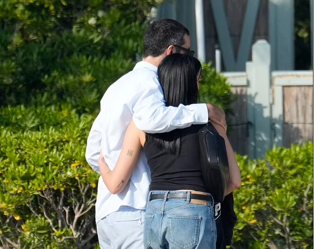 Dua Lipa më e dashuruar se kurrë nën shoqërimin e të dashurit të ri në Francë