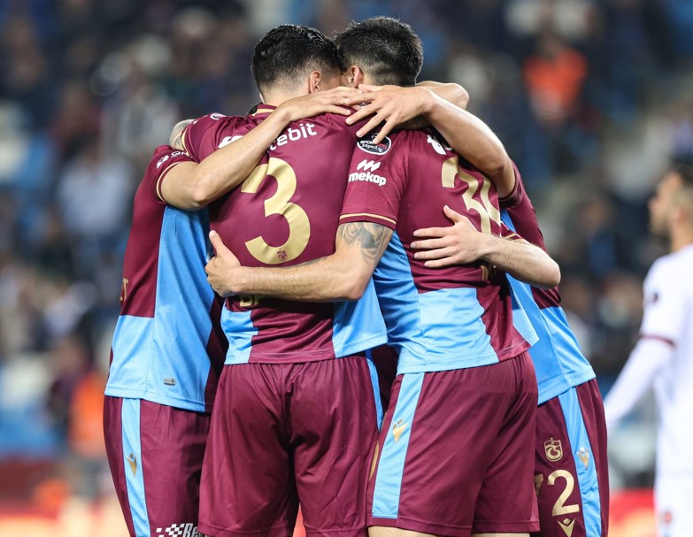 Bardhi del fitues përballë Dresheviqit