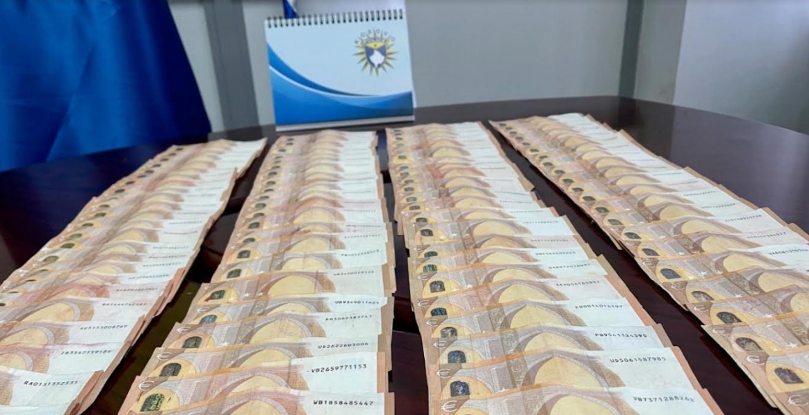 Sekuestrohen 4700 euro të falsifikuara në Prishtinë, arrestohet një person