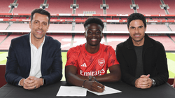 Saka firmos kontratë të re me Arsenalin