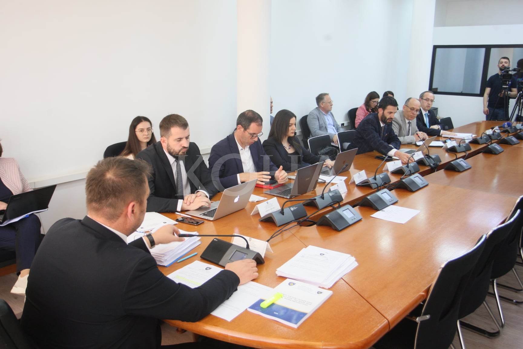 Opozita kërkon të zgjidhet guvernatori i BQK-së