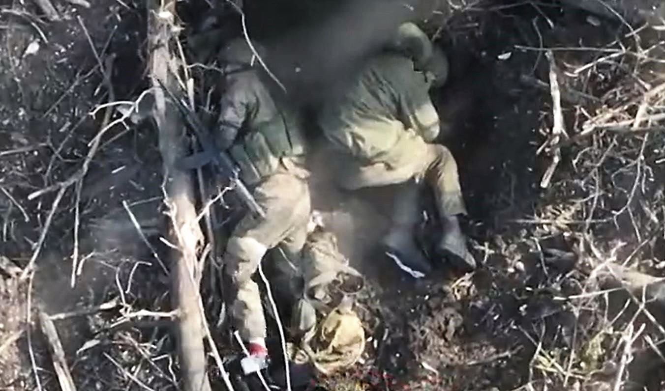 Momenti kur dy rusë goditen nga dronët në territorin ukrainas