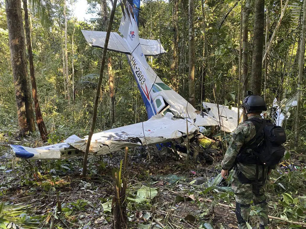 Vazhdon kërkimi i fëmijëve të zhdukur pas rrëzimit të avionit në Kolumbi