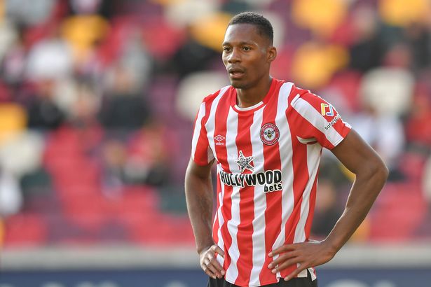 Pinnock vazhdon kontratën me Brentfordin