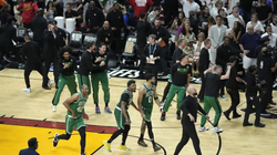 Bostoni fiton dramën në Miami, kampioni i Lindjes vendoset në ndeshjen e shtatë