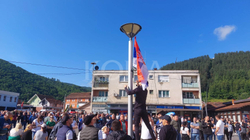 Shmangen tensionet në Zubin-Potok, protestuesit iu afruan barrikadave