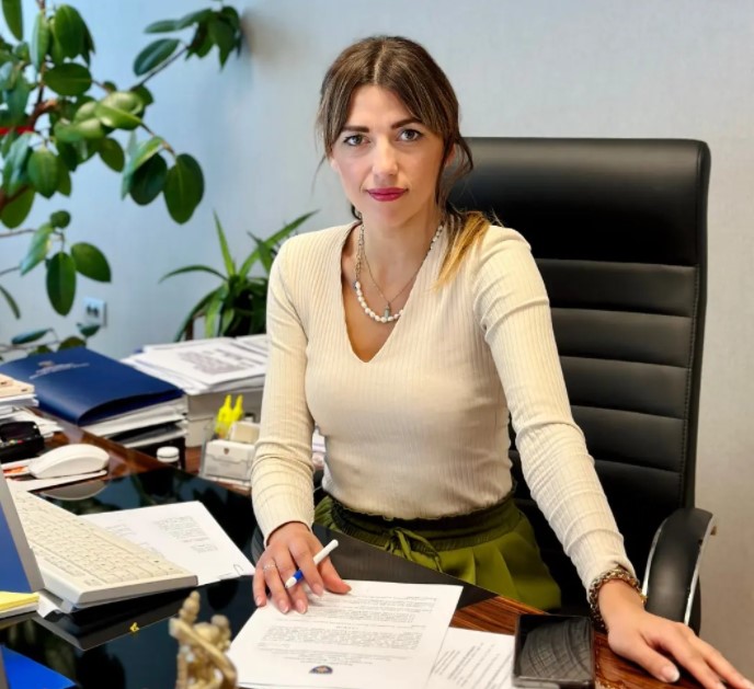 Haxhiu paralajmëron se “shumë shpejt” do të organizohet provimi për noterinë
