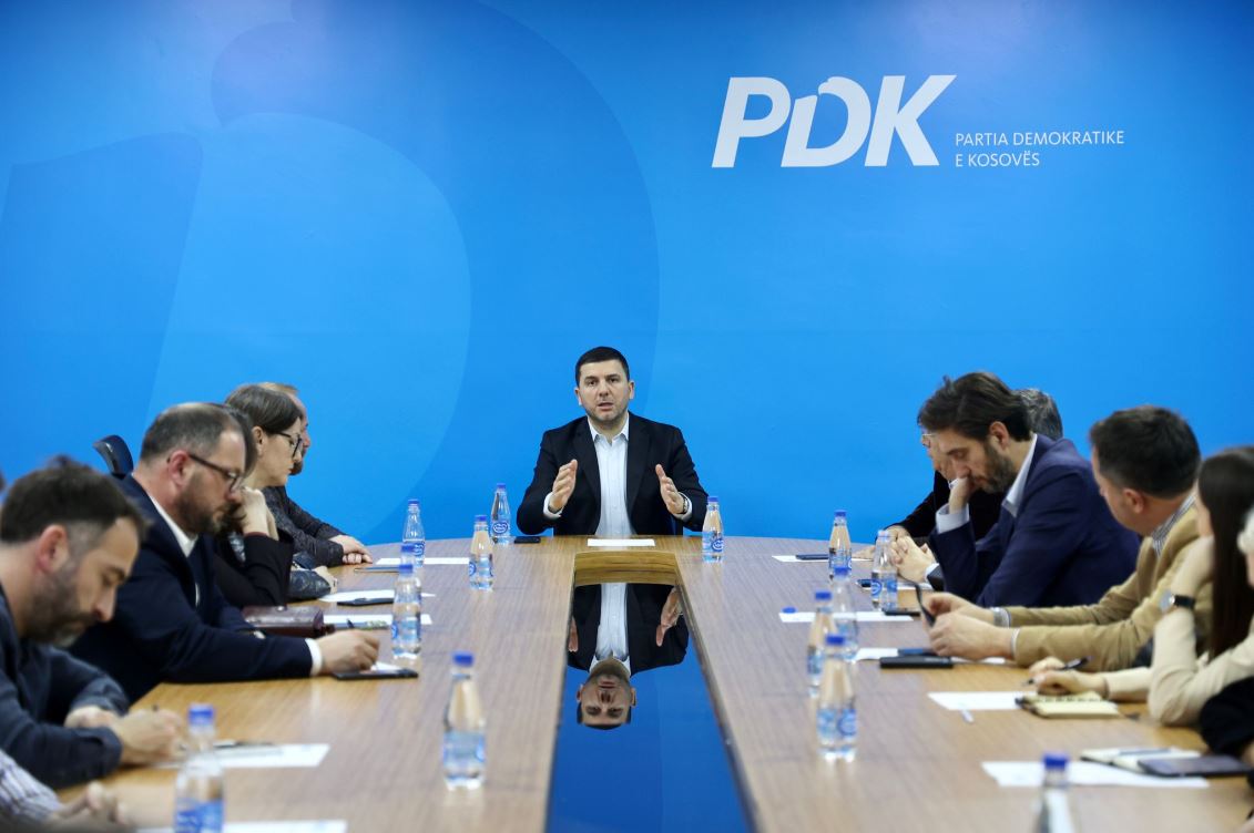 PDK: Kryeministri po i rrezikon raportet Kosovë – SHBA, urgjentisht të ndryshojë qasje