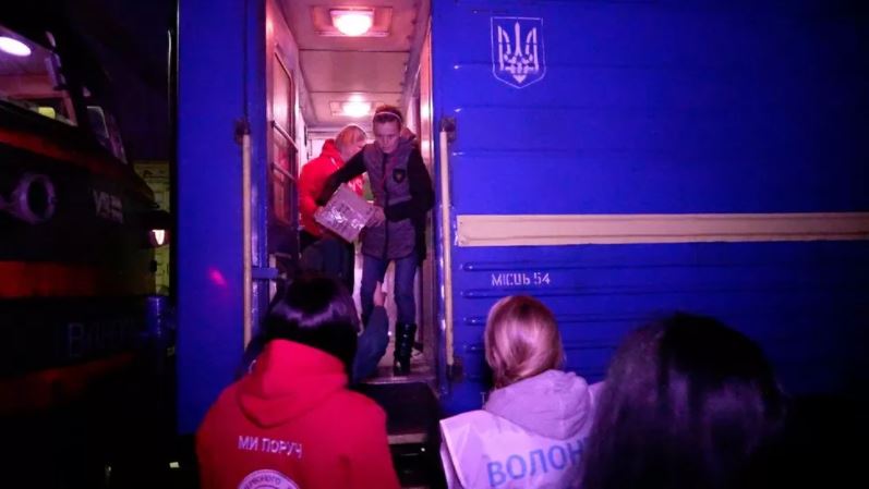 Sulmet e Rusisë detyrojnë evakuimin e fëmijëve ukrainas