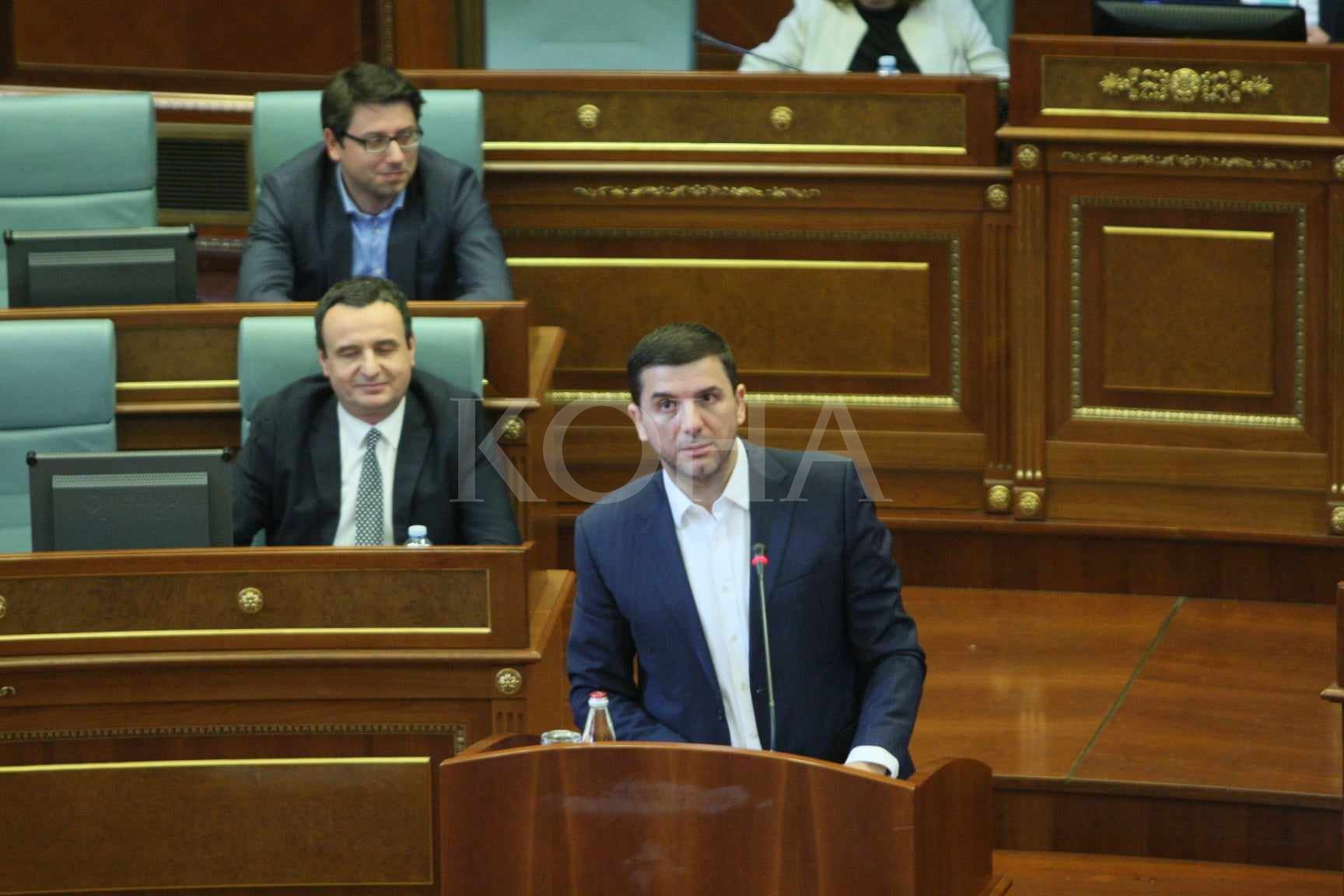 Krasniqi – Kurtit: Me nënshkrim a pa nënshkrim, e ke pranuar draft-statutin
