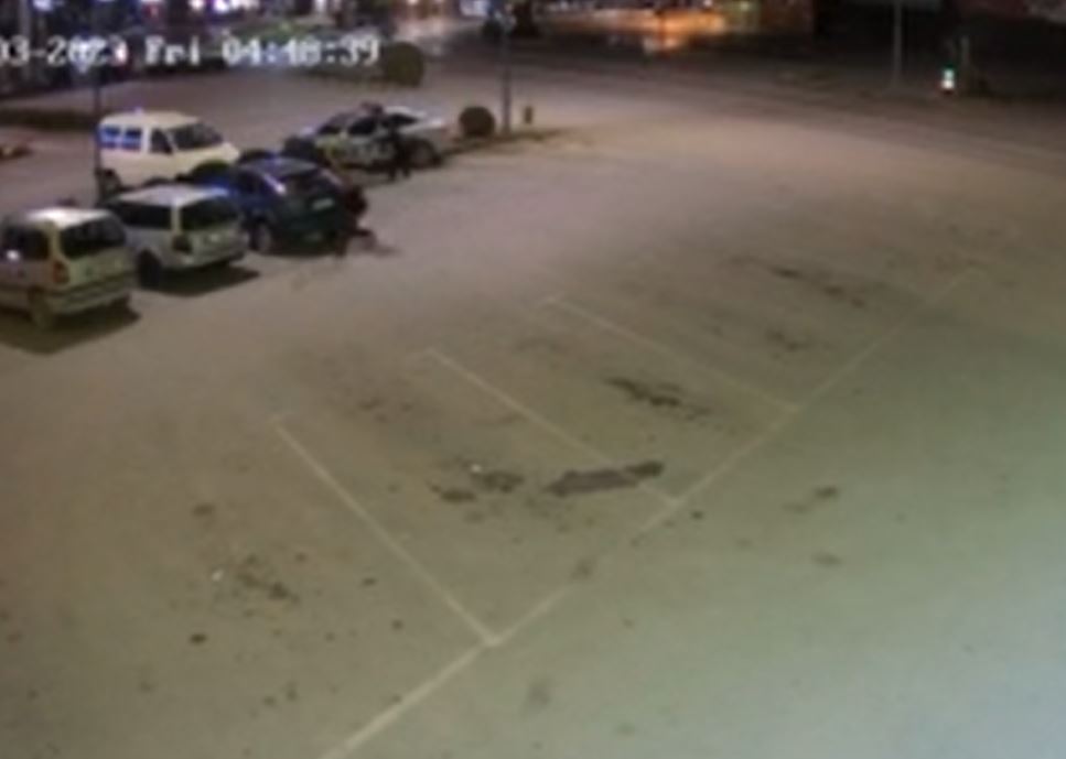 Policia publikon videon kur grabitësit gjuajtën me armë ndaj tyre në Ferizaj