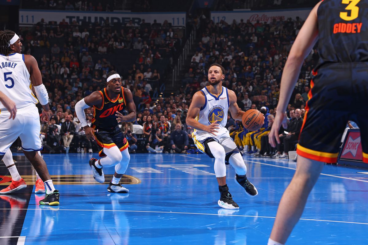 Curry ia siguron fitoren dramatike skuadrës së tij