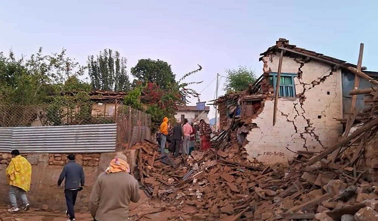 Dhjetëra të vdekur nga tërmeti i fuqishëm në Nepal