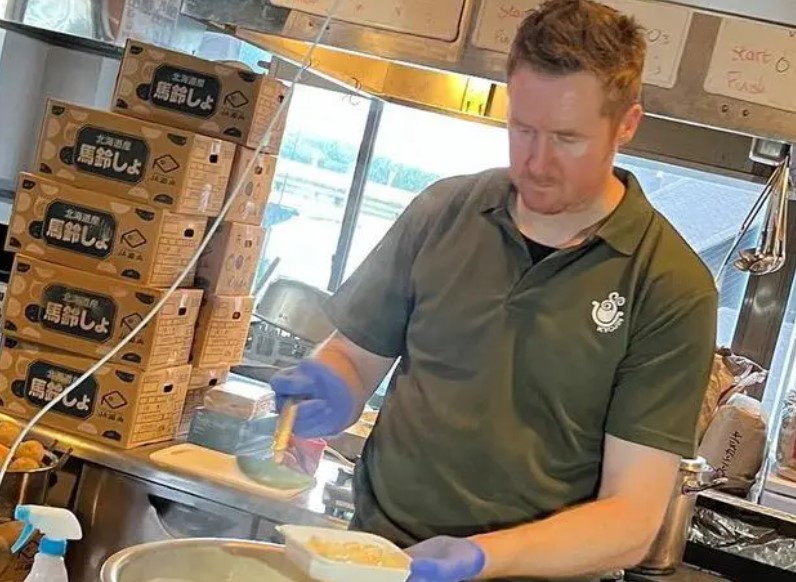 Irlandezi thyen rekord, gatoi pa ndalur për afro 120 orë
