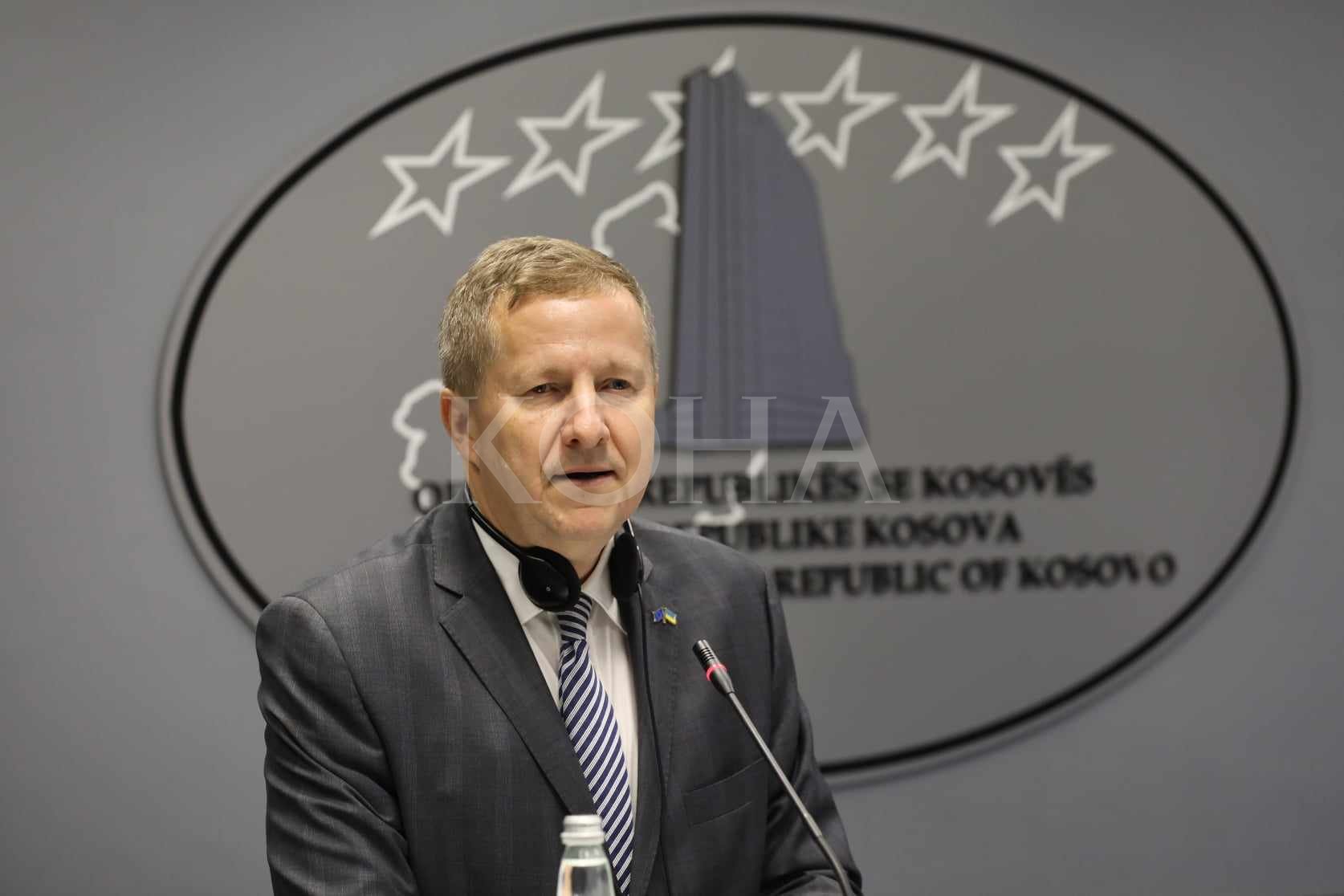 Szunyog: Duhet të shohim hapa të tjerë për heqjen e masave ndaj Kosovës