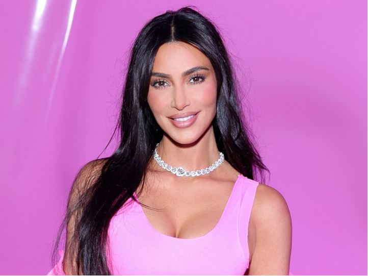 Vendi interesant ku Kim Kardashian bëri tatuazh