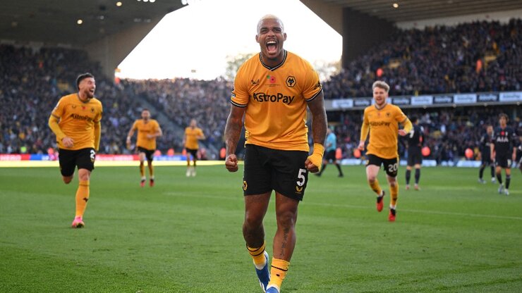 Wolvesi shokon Tottenhamin me dy gola në minutat shtesë 