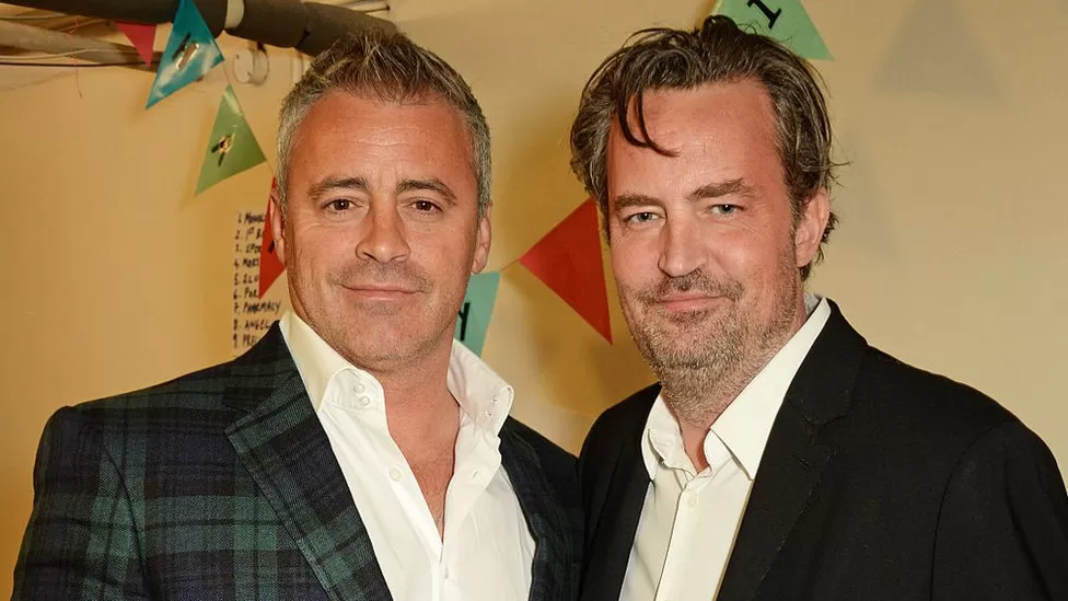 Matt LeBlanc thyen heshtjen, ia kushton disa fjalë Matthew Perryt pas vdekjes 