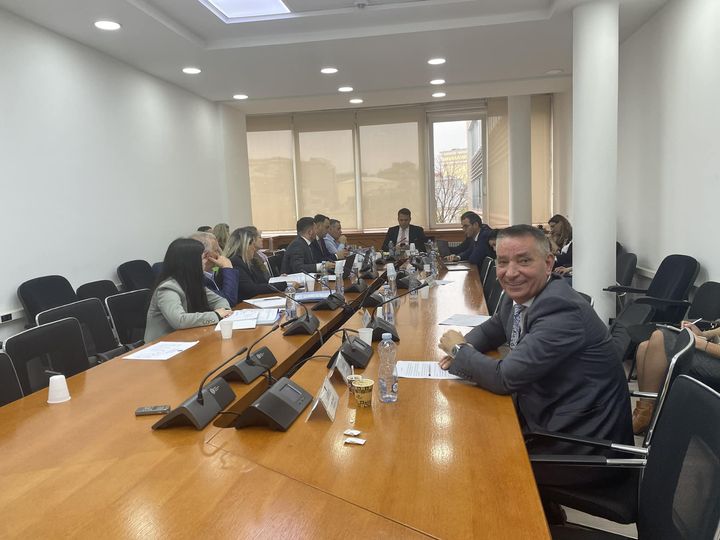 Lekaj: Kur në qeverinë Haradinaj ndamë 1 milion euro për rrymën në veri, LVV-ja na fyeu e poshtëroi
