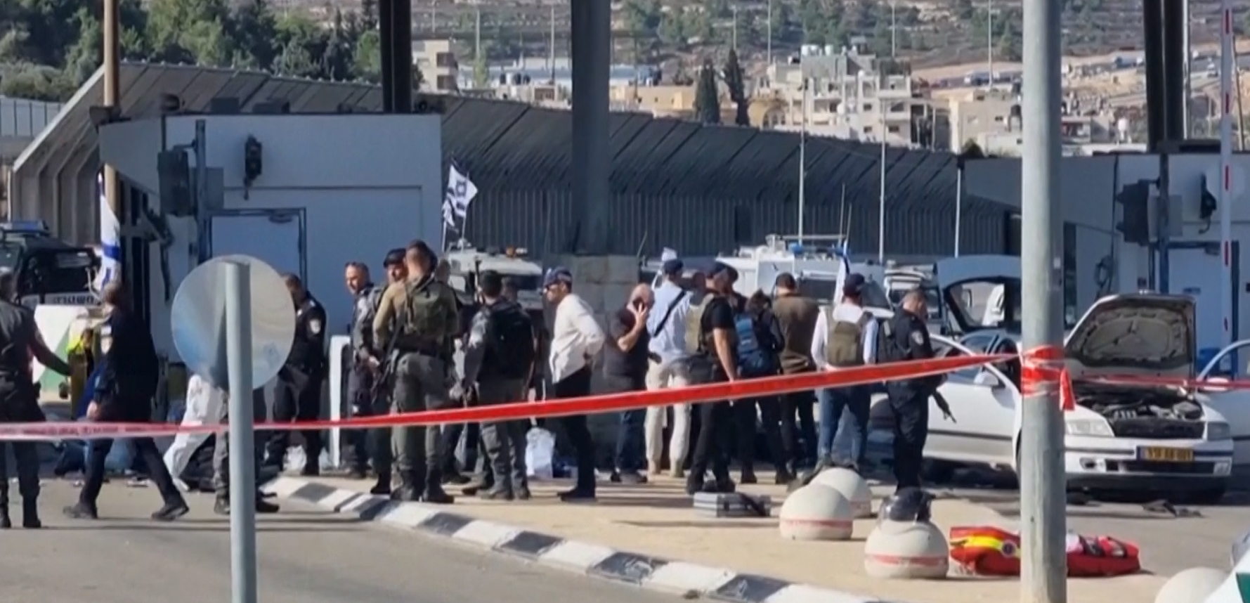 Të paktën katër të plagosur nga sulmi me armë zjarri në jug të Jerusalemit