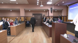 Opozita në Prishtinë thotë se seanca e Kuvendit dështoi shkaku i përplasjeve në koalicion”