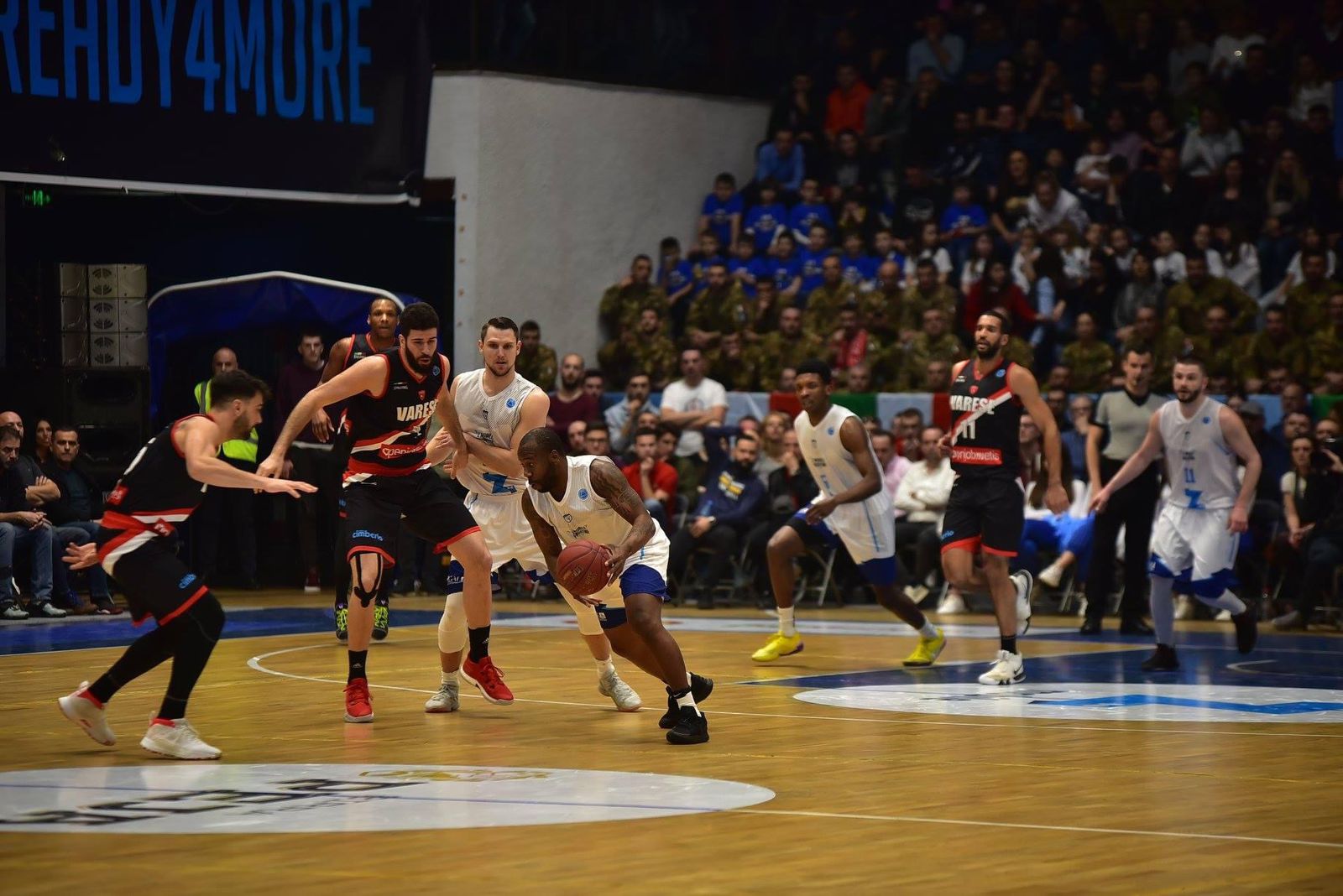 Ndeshjen e Prishtinës e drejton arbitri që në gusht i përfundoi dënimi i FIBA-s