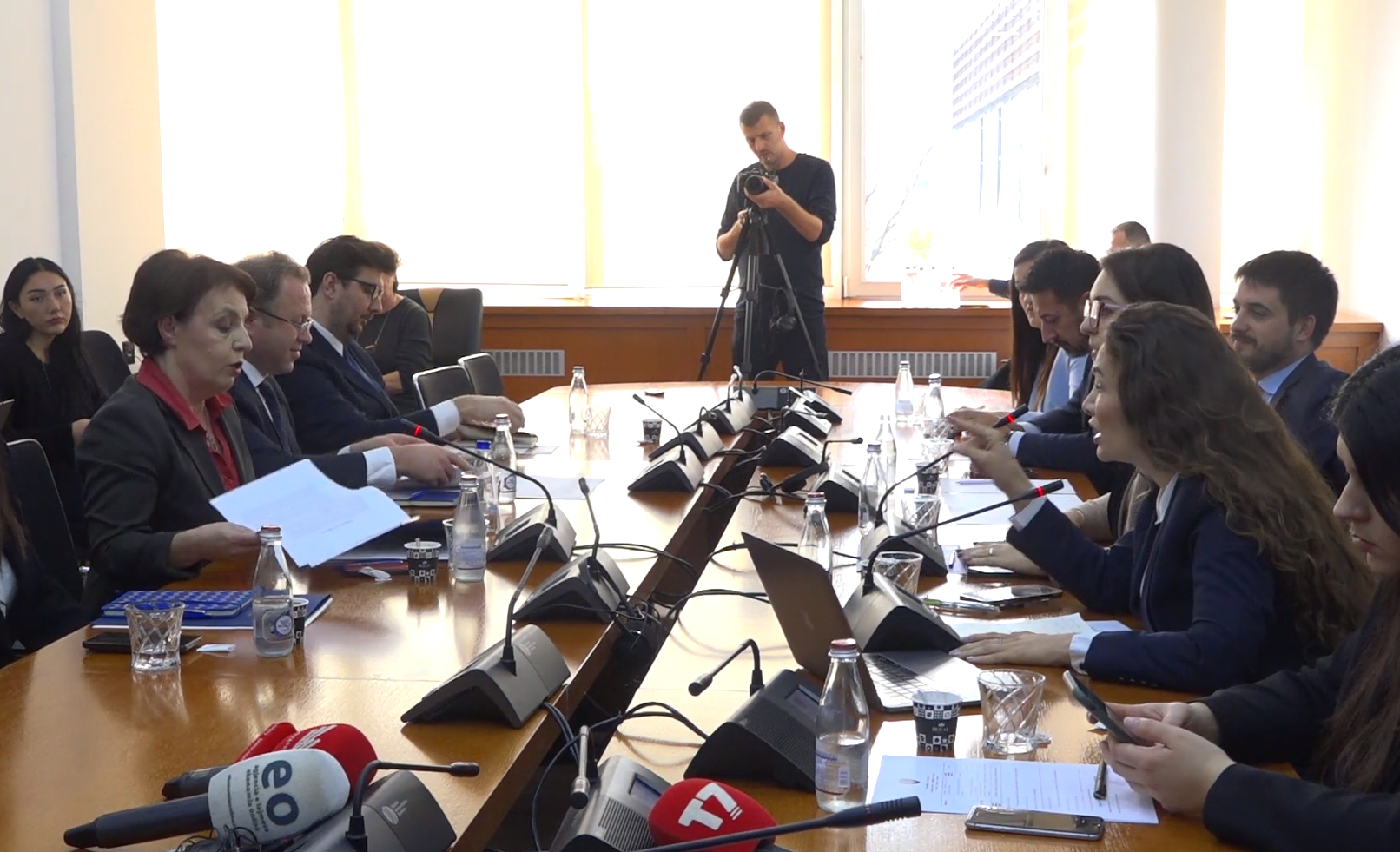 Gërvalla për ekspertin e jashtëm që paguhet mbi 7000 euro: Shumë modeste 