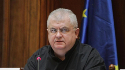 Çanak: Serbët në Kosovë, Bosnje e Mal të Zi armatosen përmes Kishës Ortodokse Serbe