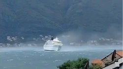 Terrible, the ship in Kotorr is blown by the powerful storm"