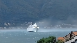 Terrible, the ship in Kotorr is blown by the powerful storm"
