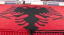 The National Flag in 1 square meters with origami aims at "Guinness"
