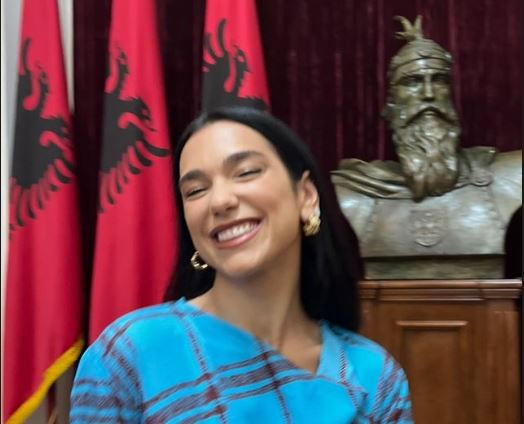 Dua Lipa uron 28 Nëntorin”