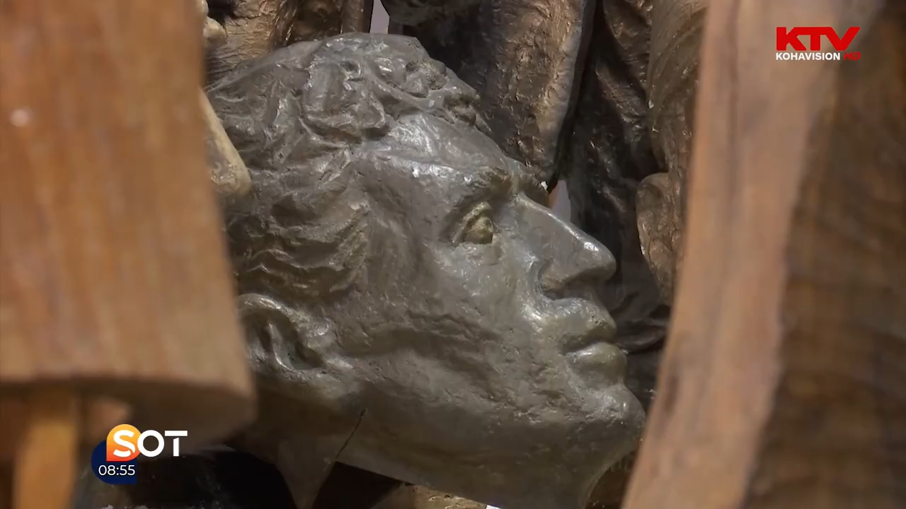 Skulptori me mbi 300 vepra në shtëpinë e tij