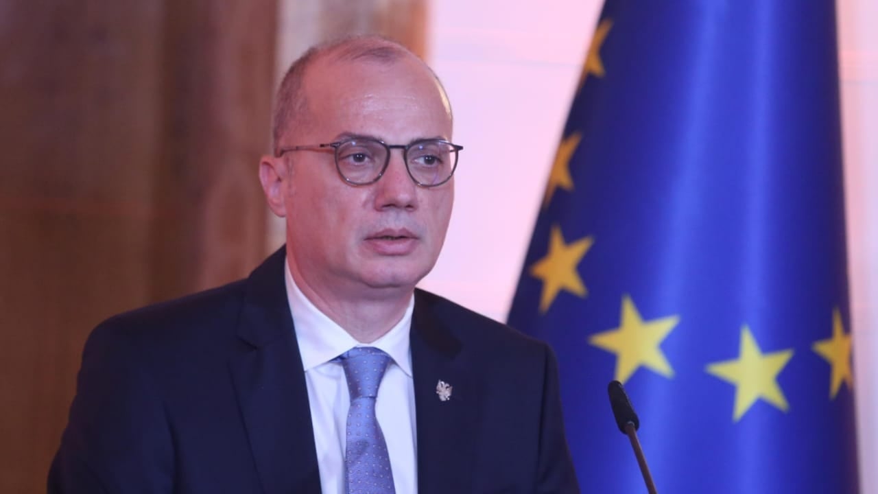 Kryediplomati shqiptar: Dialogu Kosovë-Serbi të ngrihet në nivelin e një konference