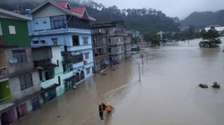 Së paku 41 të vdekur dhe 100 të zhdukur nga përmbytjet në Indi