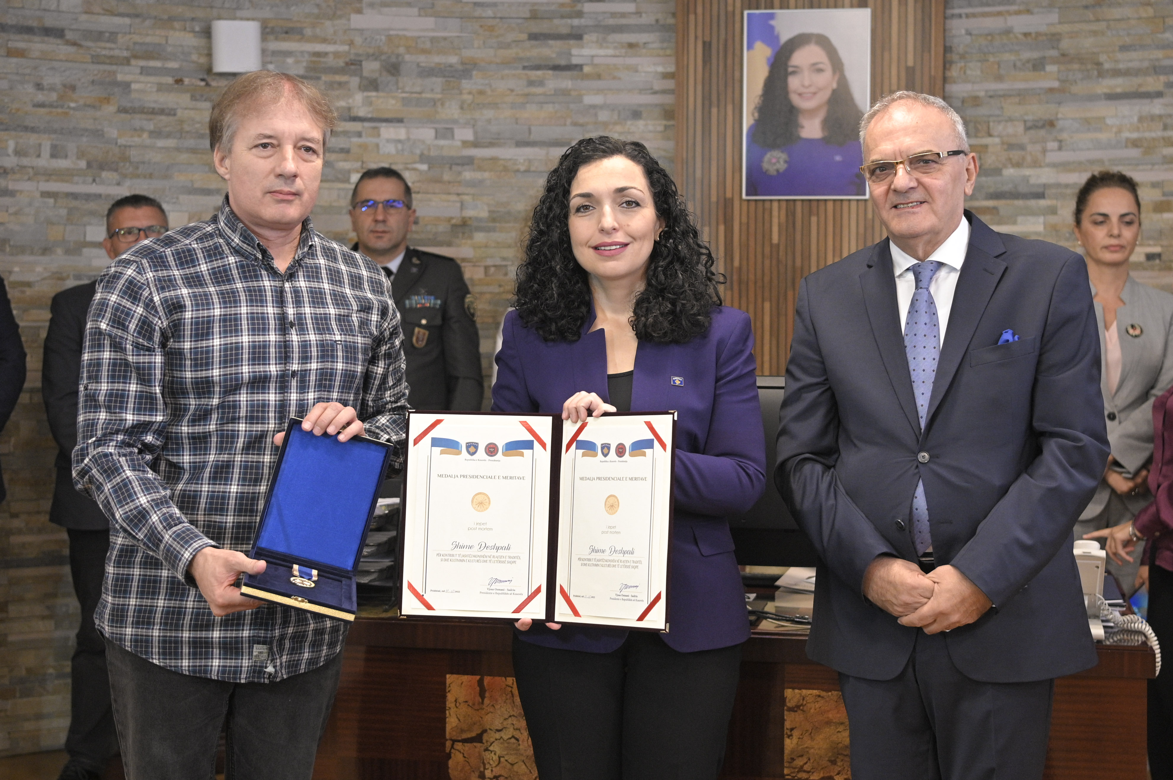 Milan Shuflaj, Vinçenc Gjini dhe Shime Deshpali dekorohen me Medaljen Presidenciale të Meritave